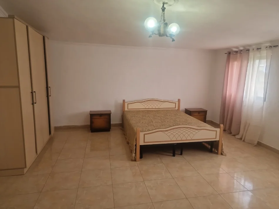 Tirane, jepet me qera apartament 2+1 Kati 4, 90 m² 90 € (Hotel Colosseu Rruga e Durrsit)