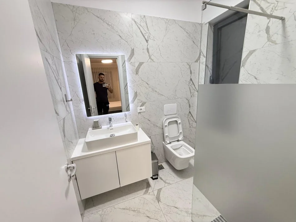 Tirane, jepet me qera apartament 2+1 Kati 4, 121 m² 700 € (Stacioni i trenit)