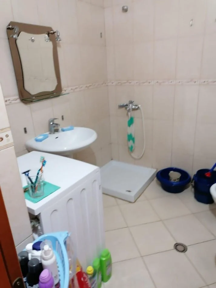 Tirane, jepet me qera apartament 3+1 Kati 3, 90 m² 600 € 