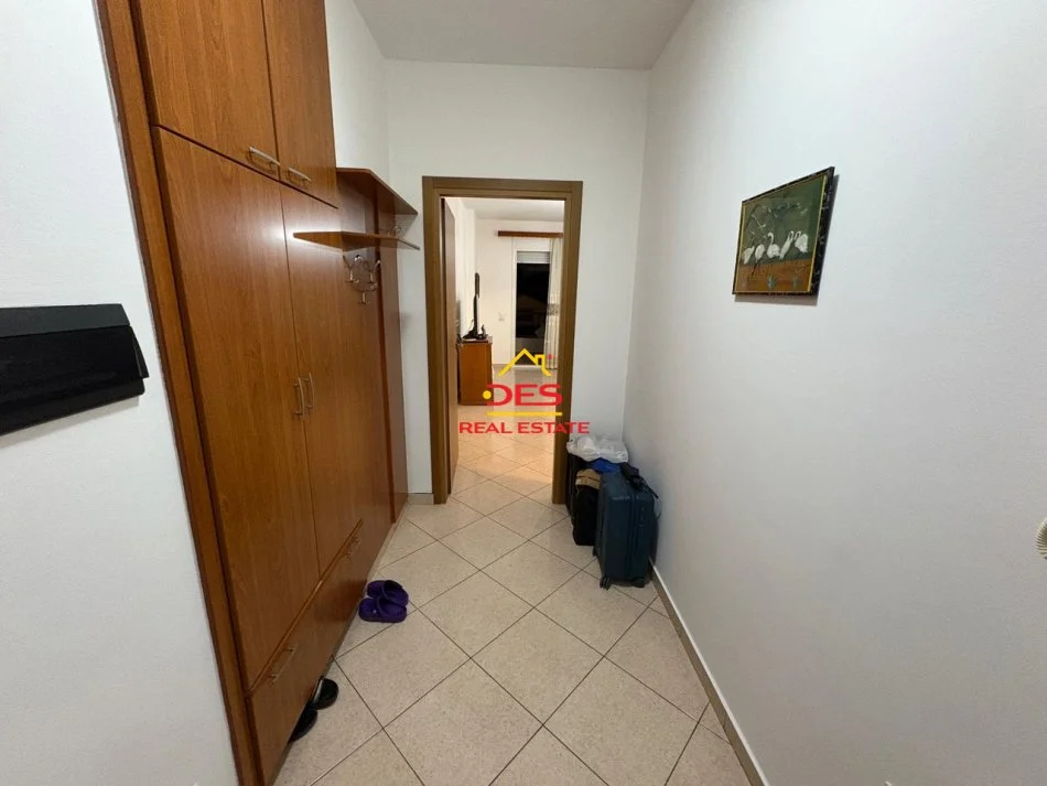 Vlore, jepet me qera apartament 1+1+Ballkon Kati 4, 70 m² 450 € (Rruga Fiqiri Muka)