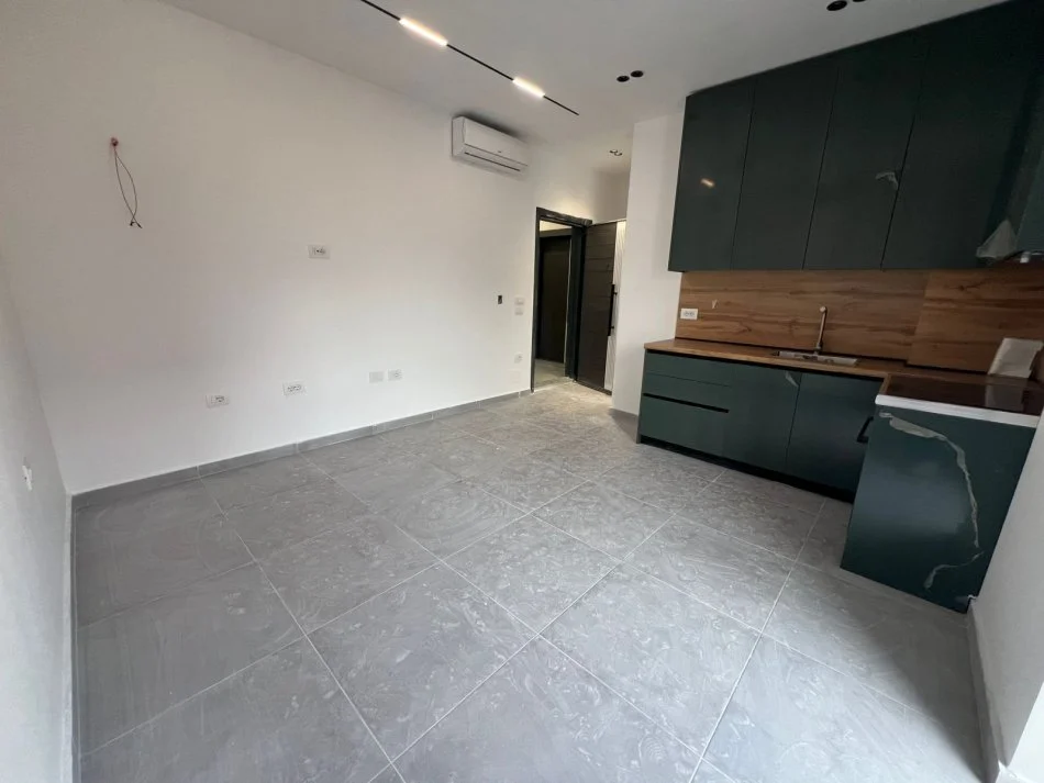 Tirane, jepet me qera garsonier 1+1 Kati 2, 40 m² 320 € (zonën 5 Maj)