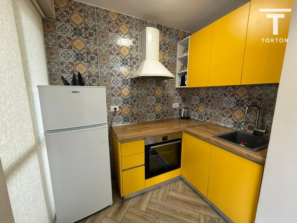 Tirane, shitet apartament 1+1 Kati 4, 51 m² 155.000 € (rruga Kavajes)
