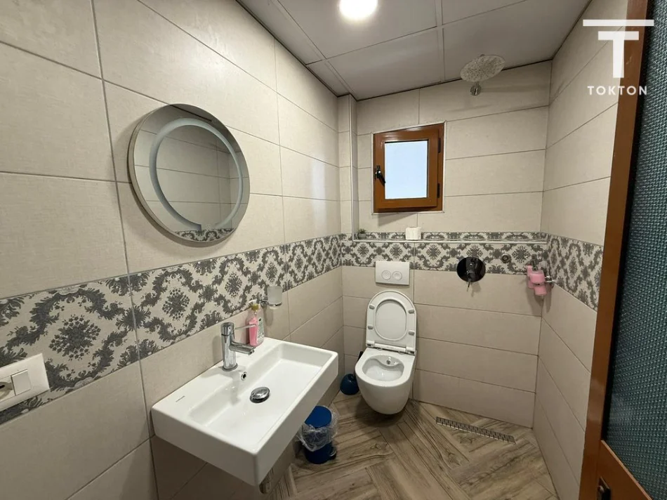 Tirane, shitet apartament 1+1 Kati 4, 51 m² 155.000 € (rruga Kavajes)