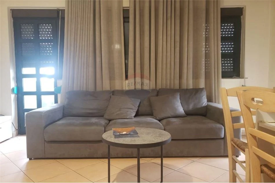 Tirane, jepet me qera apartament 1+1 Kati 1, 64 m² 450 € (21 Dhjetori)