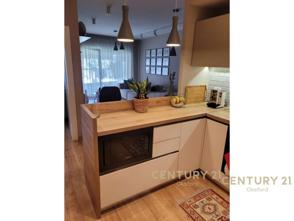 Tirane, jepet me qera apartament 2+1 Kati 5, 82 m² 750 € (21 DHJETORI (KOMPLEKSI MAGNET))