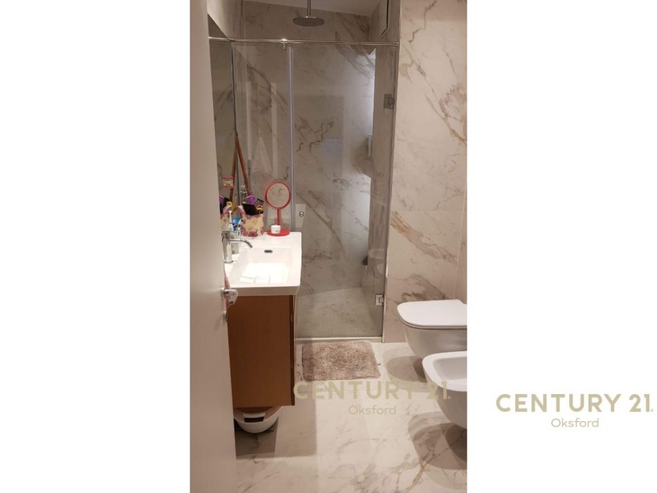 Tirane, jepet me qera apartament 2+1 Kati 5, 82 m² 750 € (21 DHJETORI (KOMPLEKSI MAGNET))