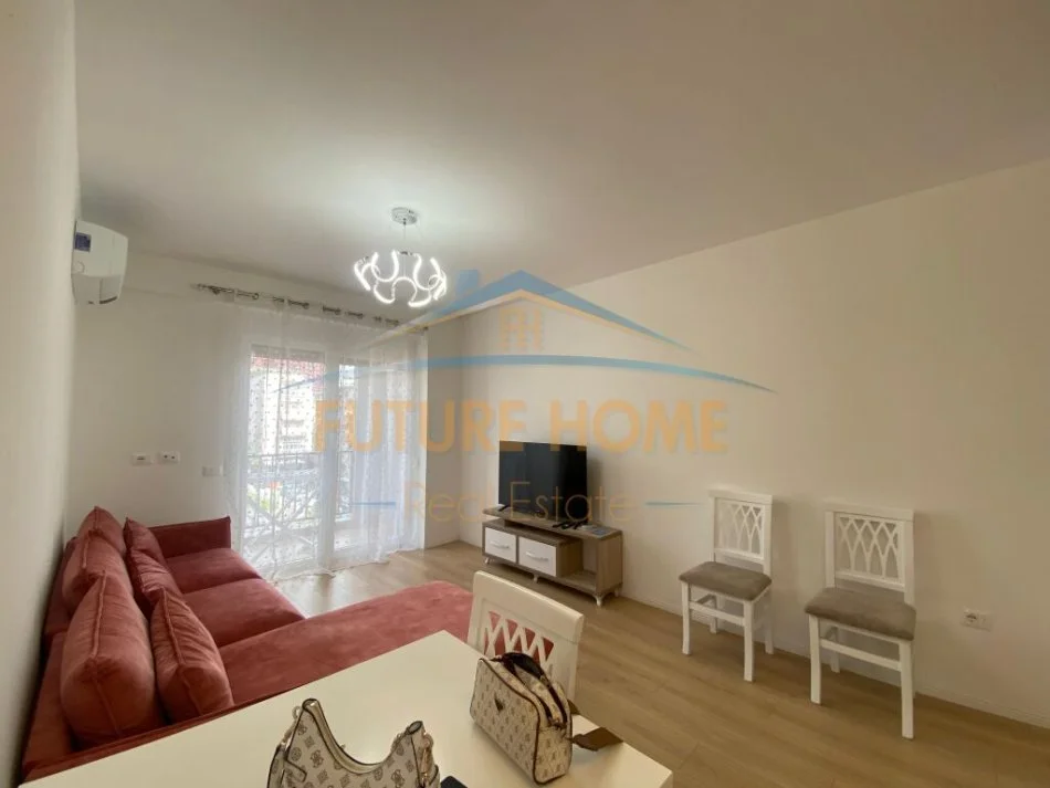 Tirane, jepet me qera apartament 1+1 Kati 3, 60 m² 600 € (21 Dhjetori, prane Hotel Mondial)