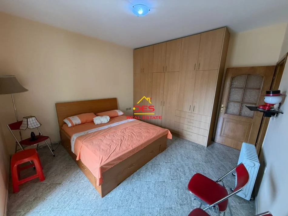 Vlore, jepet me qera apartament 1+1+Ballkon Kati 3, 70 m² 350 € (Rruga Gjergj Kastrioti)