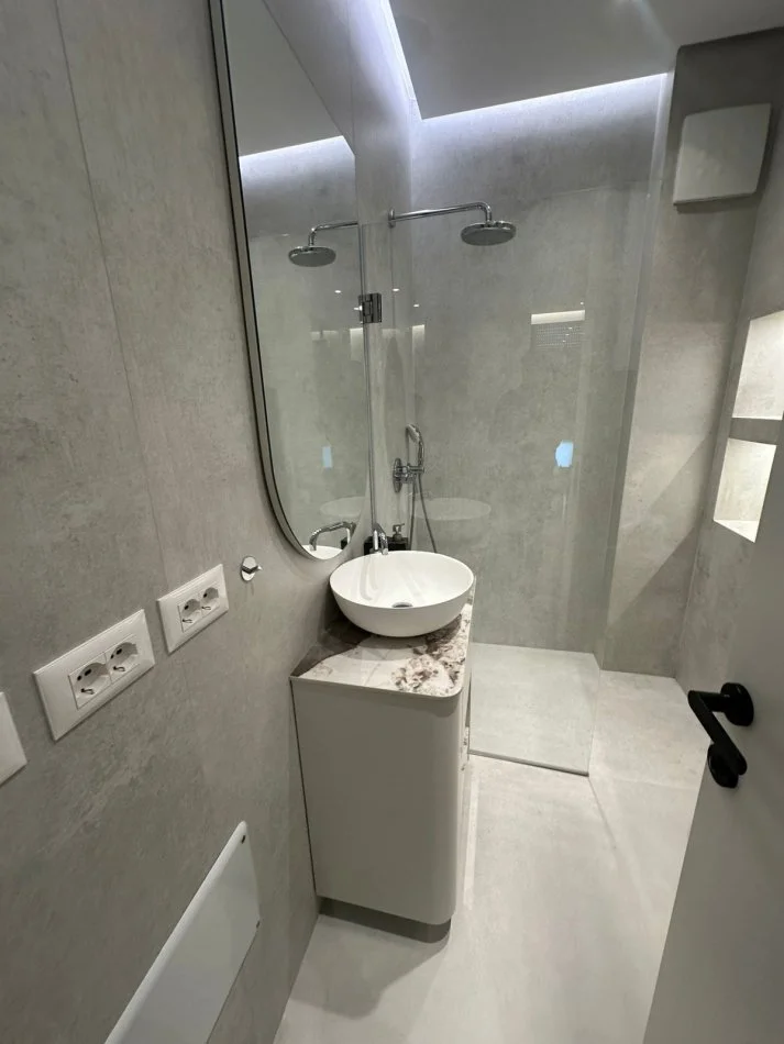Tirane, jepet me qera apartament 3+1 Kati 3, 150 m² 2.300 € (TEG)