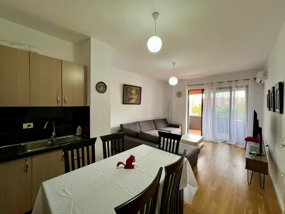 Tirane, shitet apartament 2+1+Ballkon Kati 4, 110 m² 180.000 € (Bulevardi Migjeni)