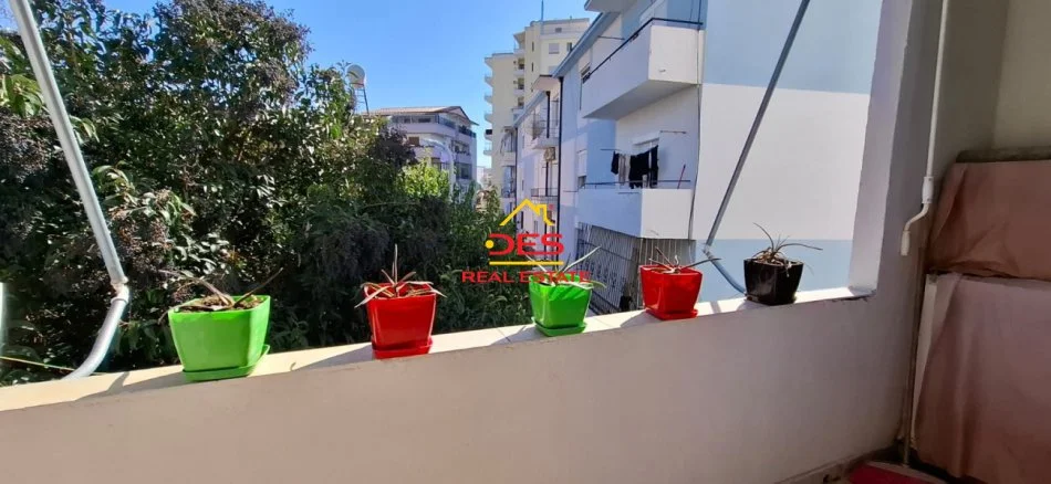 Vlore, jepet me qera apartament 3+1+Ballkon Kati 3, 100 m² 350 € (Rruga Demokracia)