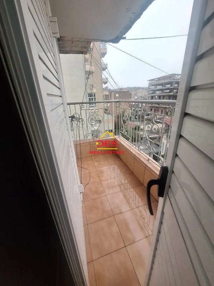 Vlore, shitet apartament 1+1+Ballkon Kati 5, 57 m² 72.000 € (Rruga Sadik Zotaj)