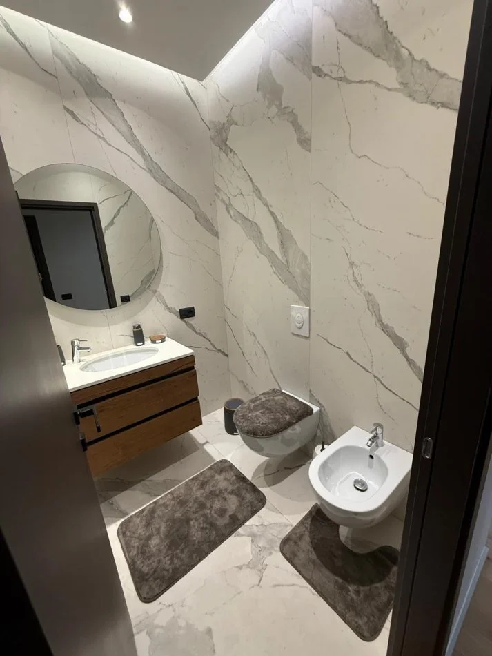 Tirane, jepet me qera apartament 2+1 Kati 2, 110 m² 1.700 € (TEG)