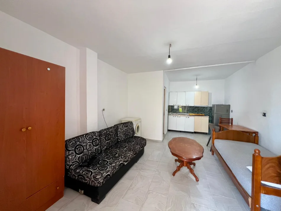 Tirane, jepet me qera garsonier 1+1 Kati 1, 28 m² 180 € (Rruga Mihal Grameno)