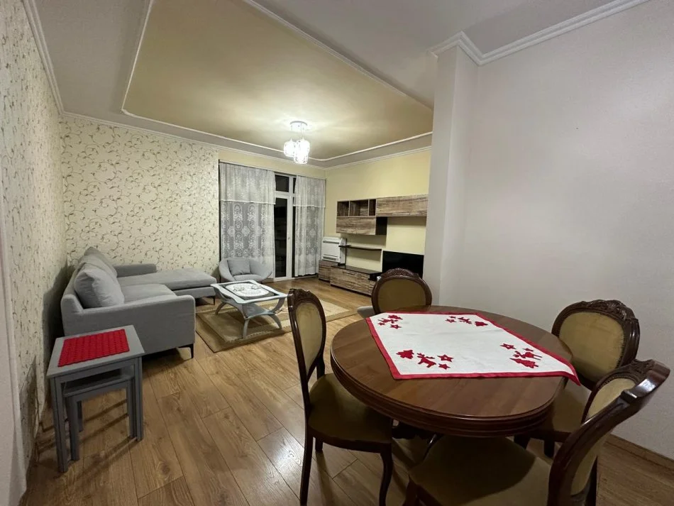 Tirane, jepet me qera apartament 2+1 Kati 5, 100 m² 800 € (Toptani Center)