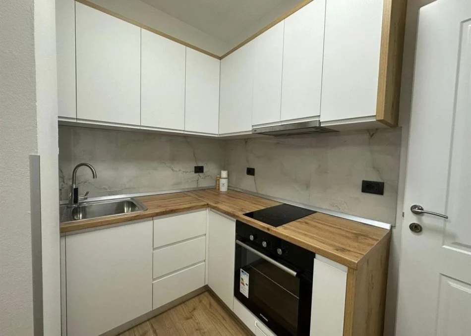 Apartament 1+1 me qera ne Qender/Rruga e Bogdaneve (550 Euro)