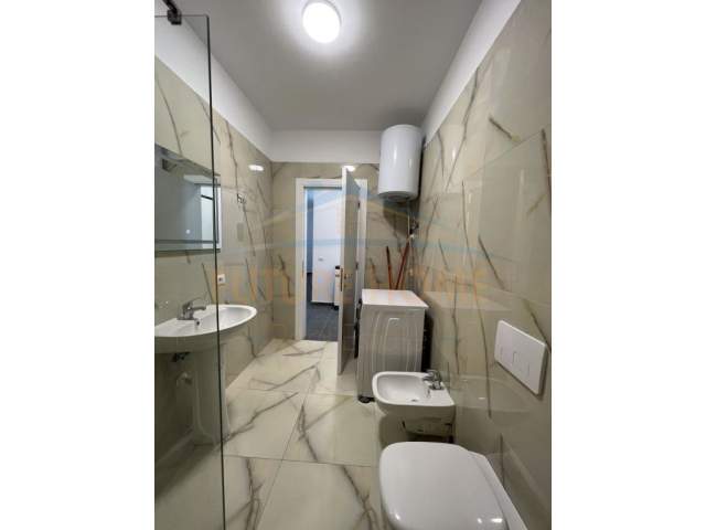 Tirane, jepet me qera apartament 1+1+BLK Kati 7, 74 m² 400 Euro (Unaza e Re)