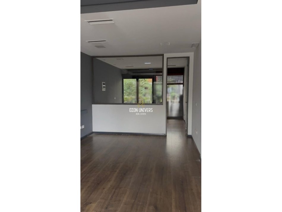 Tirane, jepet me qera ambjent biznesi Kati 0, 45 m² 1.200 € (Liqeni Artificial)