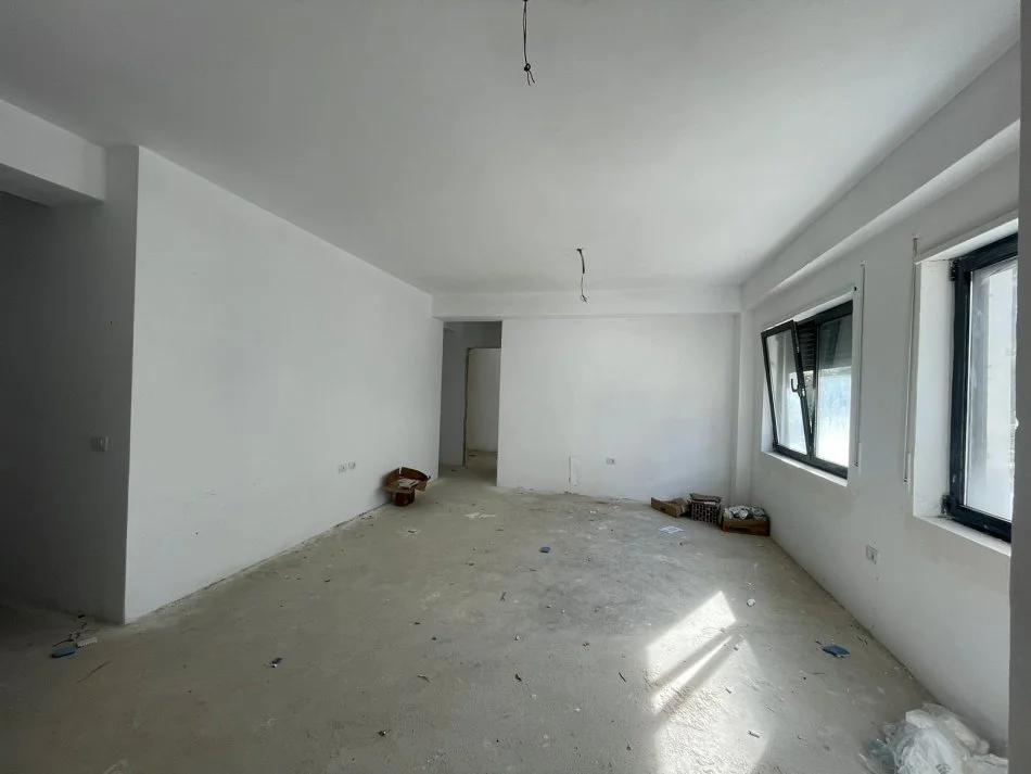 Tirane, shitet apartament 2+1 Kati 2, 94 m² 129.000 € (Kodra e Diellit)