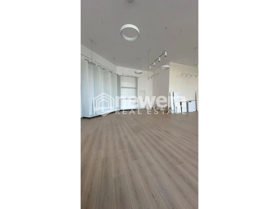 Tirane, shes ambjent biznesi Kati 0, 146 m² 951.000 € (migjeni)