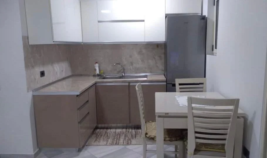 Apartament 1+1 me qera tek restoran durresi (400 euro)