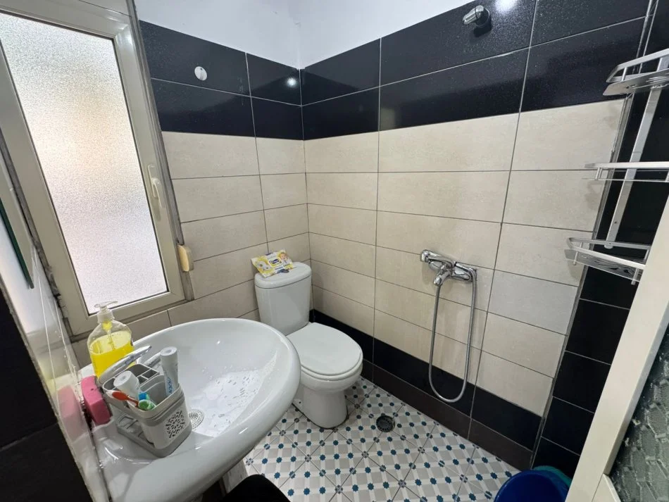 Garsoniere me qera tek Stacioni i Trenit (330 Euro)