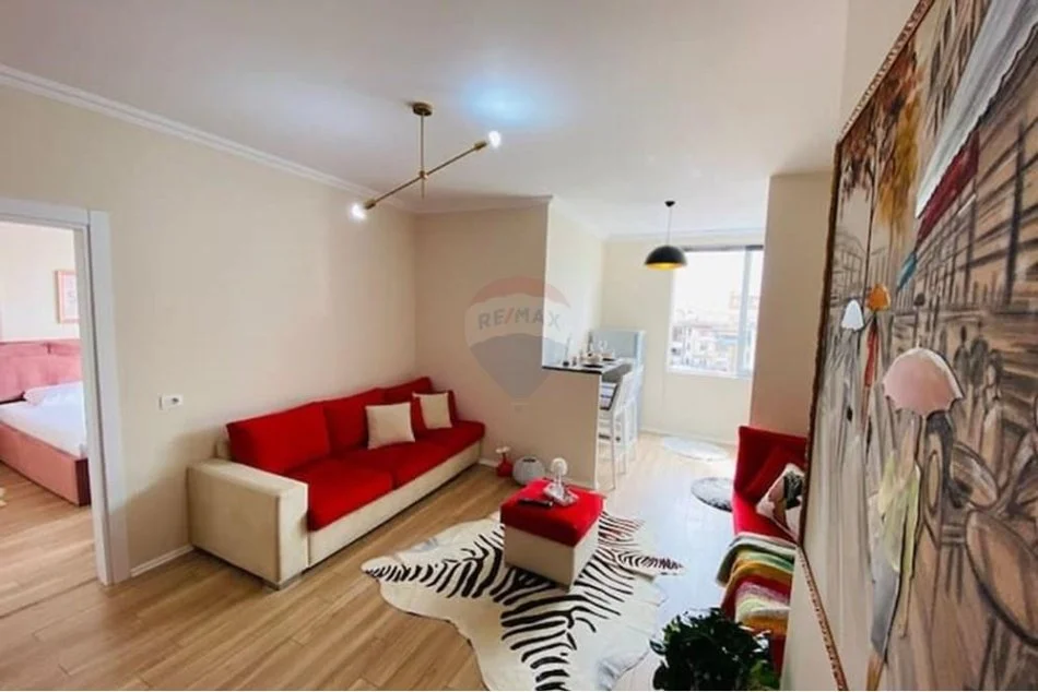 Tirane, jepet me qera , 60 m² 700 € (Rruga e Barikadave)