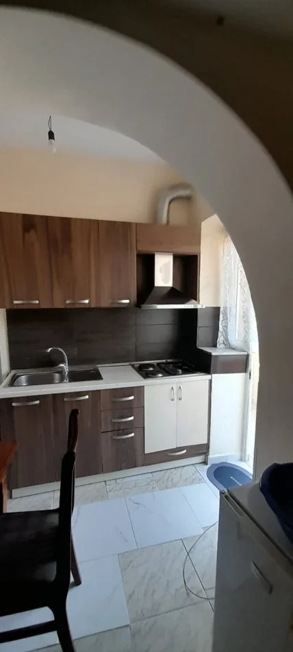 Grasoniere me qera tek Stacioni i Trenit/Dispanceria (30,000 Leke)