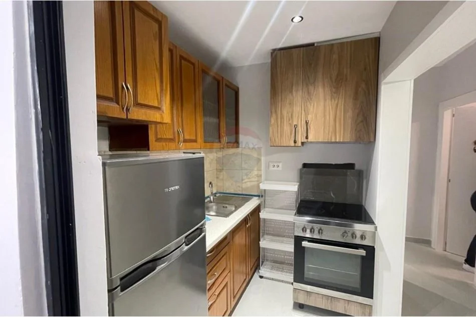 Tirane, jepet me qera apartament 2+1 Kati 1, 70 m² 600 € (21 Dhjetori)