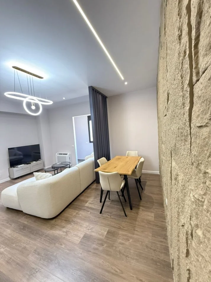 Super Apartament me qera tek Kodra e Diellit (700 Euro)