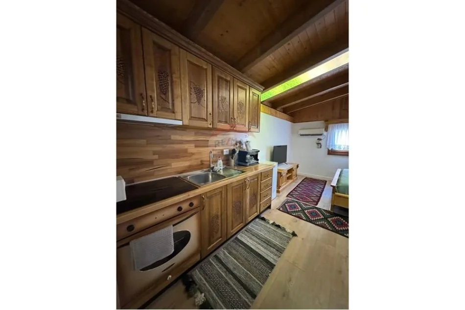 Tirane, jepet me qera Kati 4, 33 m² 400 €