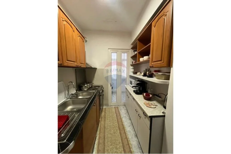 Tirane, jepet me qera apartament 3+1+Aneks+Ballkon Kati 3, 100 m² 800 € (Rruga Myslym Shyri)