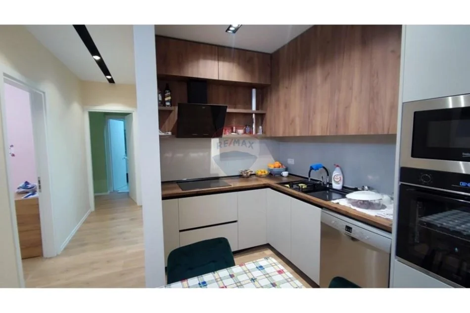 Tirane, jepet me qera apartament 2+1+Aneks+Ballkon , 89 m² 700 € (Trio Towers Don Bosko)