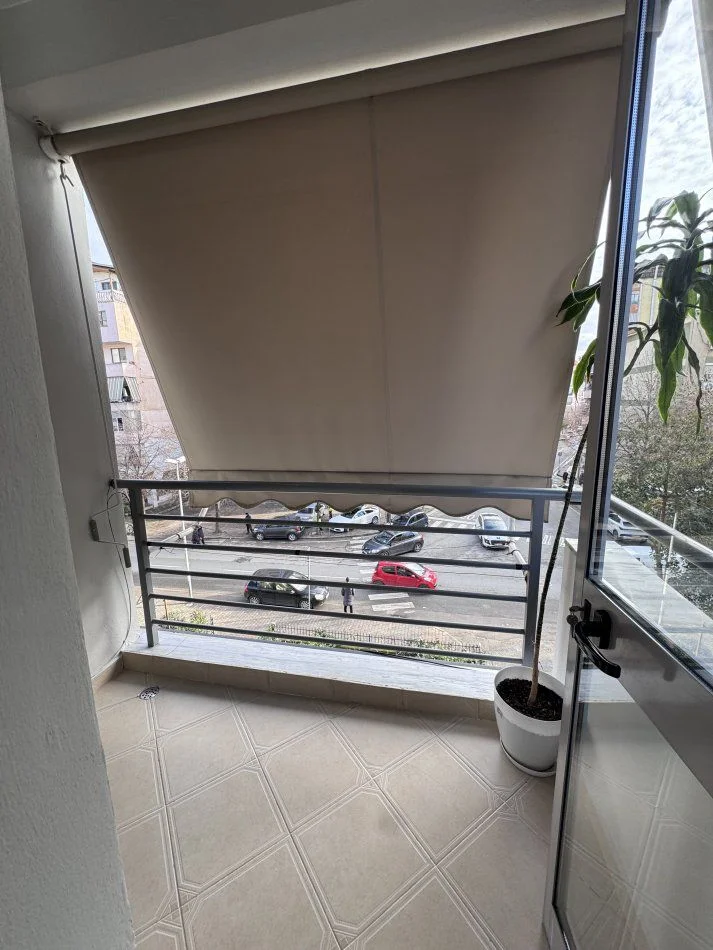 Tirane, jepet me qera apartament 1+1+Ballkon Kati 2, 60 m² 650 € (21 DHJETORI)