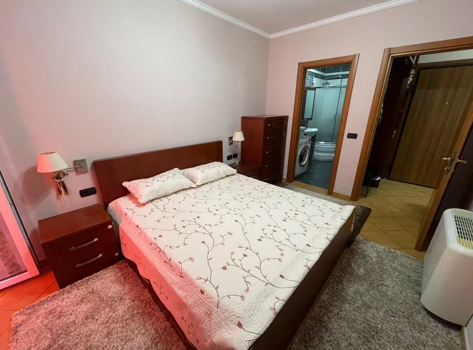 Tirane, jepet me qera apartament 2+1+Ballkon Kati 7, 100 m² 1.000 € (Stadiumi Air Albania)