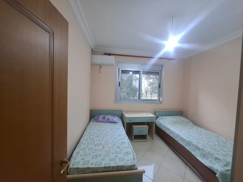 Vlore, jepet me qera apartament 2+1 Kati 3, 120 m² 500 € (Lungomare, Vlorë)