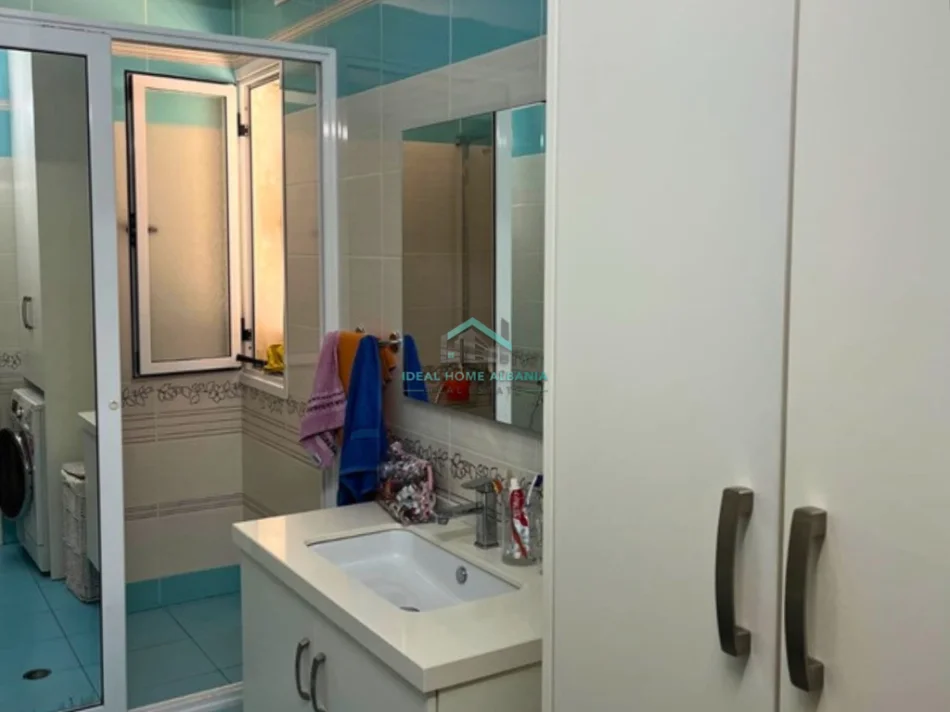 Vlore, jepet me qera apartament 2+1+Ballkon , 100 m² 600 € (Lungomare, vlore)