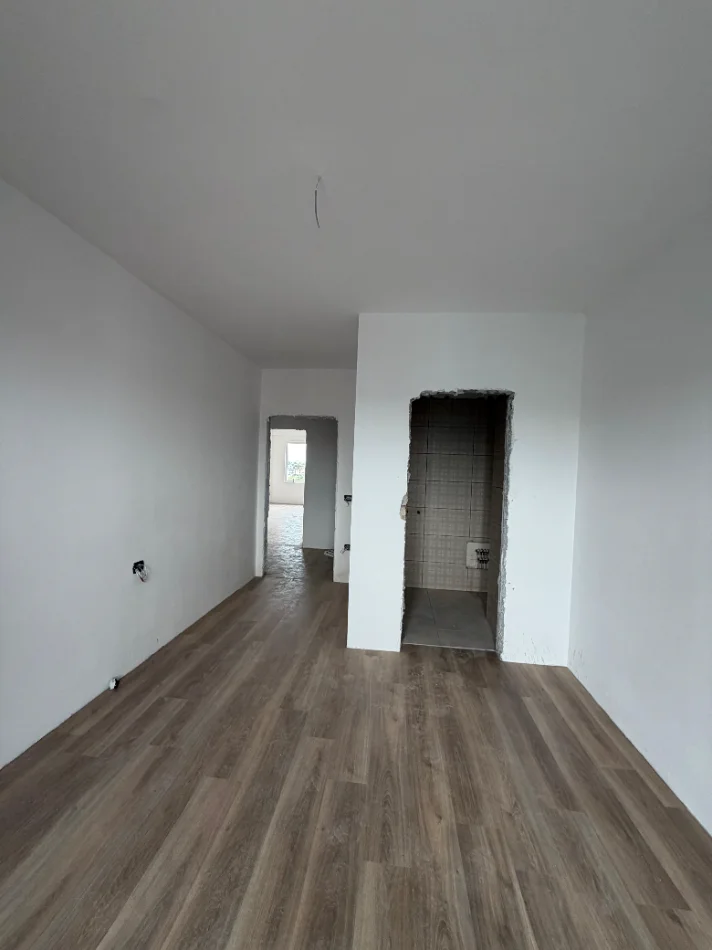 Apartament 2+1 Okazion Në Shitje në Paskuqan