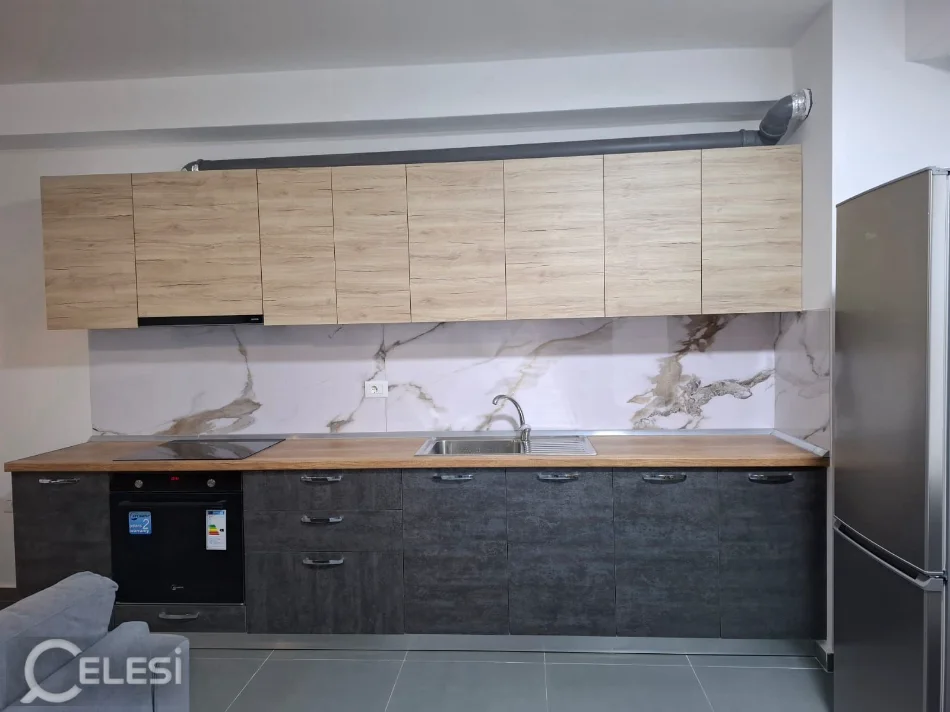 Tirane, jepet me qera apartament 3+1+Ballkon Kati 3, 116 m² 650 € (5 MAJI)