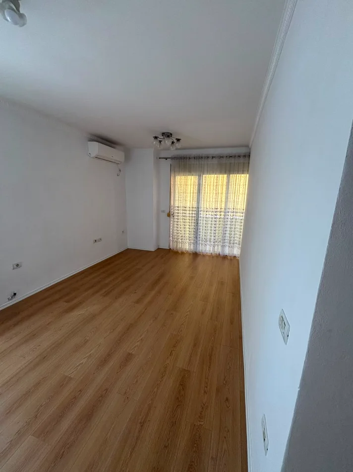 Tirane, shitet apartament 2+1+Ballkon Kati 2, 89 m² 142.000 € (FRESKU)