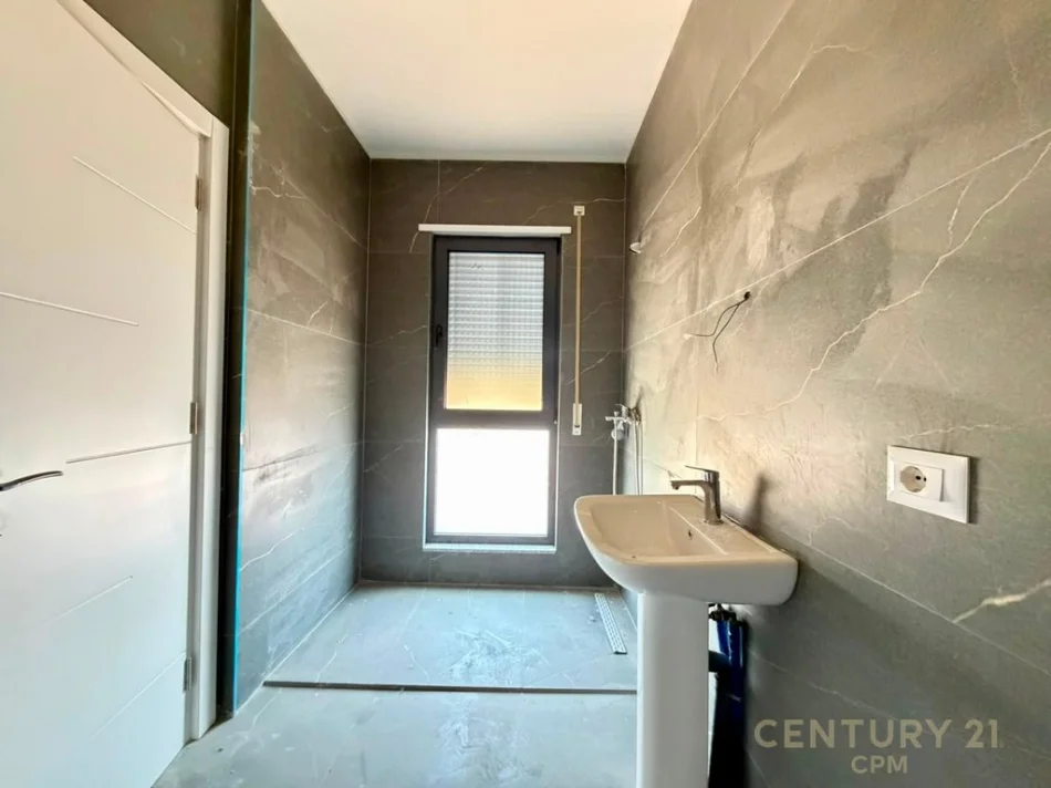 Tirane, shes apartament 2+1 Kati 9, 150 m² 270.000 € (Bulevardi i Ri)