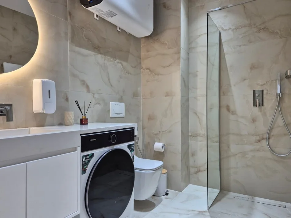 Sarande, shes apartament 5+1 Kati 1, 340 m² 840.000 € (Rruga Miltat Hoxha)