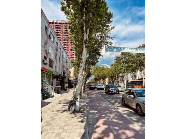Tirane, shitet ambjent biznesi Kati 1, 77 m² 260.000 Euro