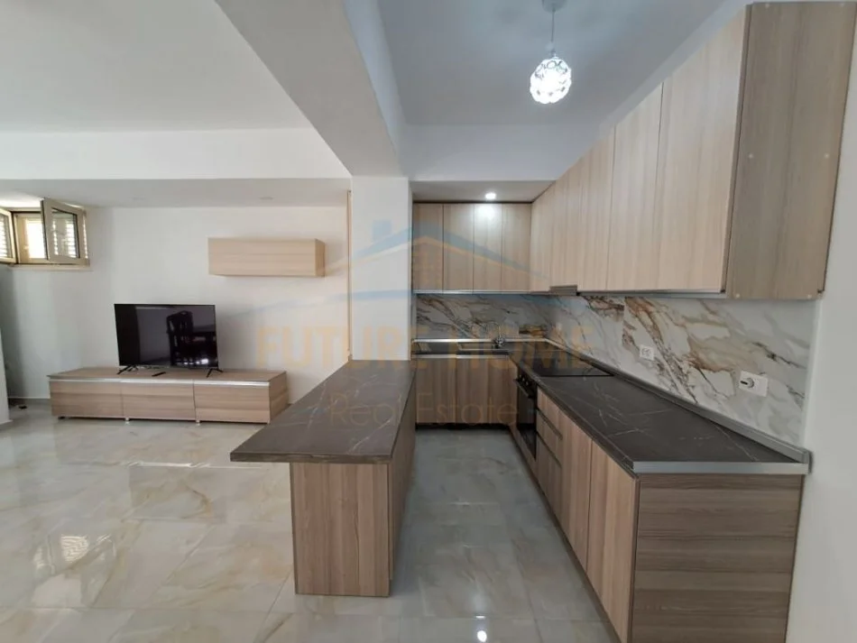 Durres, jepet me qera apartament 2+1 Kati 1, 75 m² 400 € (Qender, Durres)