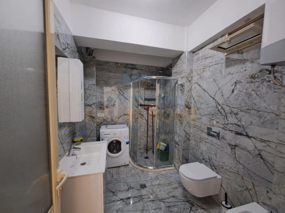 Durres, jepet me qera apartament 2+1 , 75 m² 400 € (Qender, Durres)