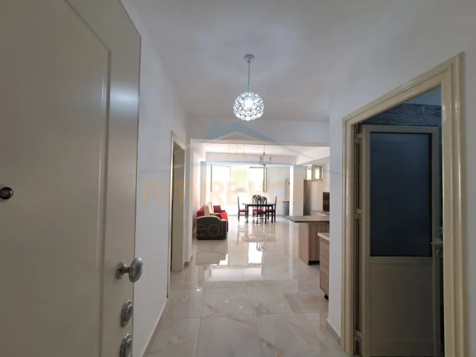 Durres, jepet me qera apartament 2+1 , 75 m² 400 € (Qender, Durres)