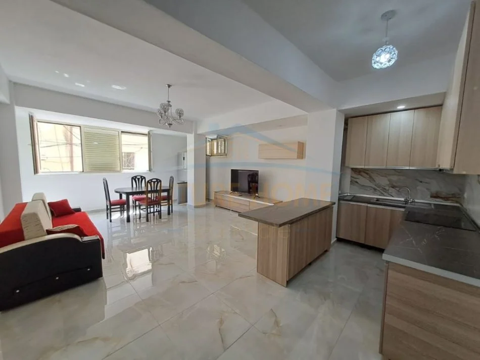 Durres, jepet me qera apartament 2+1 Kati 1, 75 m² 400 € (Qender, Durres)