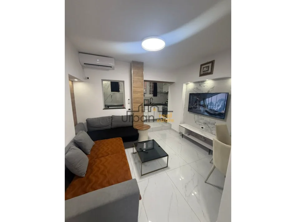 Tirane, jepet me qera apartament 1+1+Aneks Kati 1, 60 m² 450 € (Rruga e barrikadave)