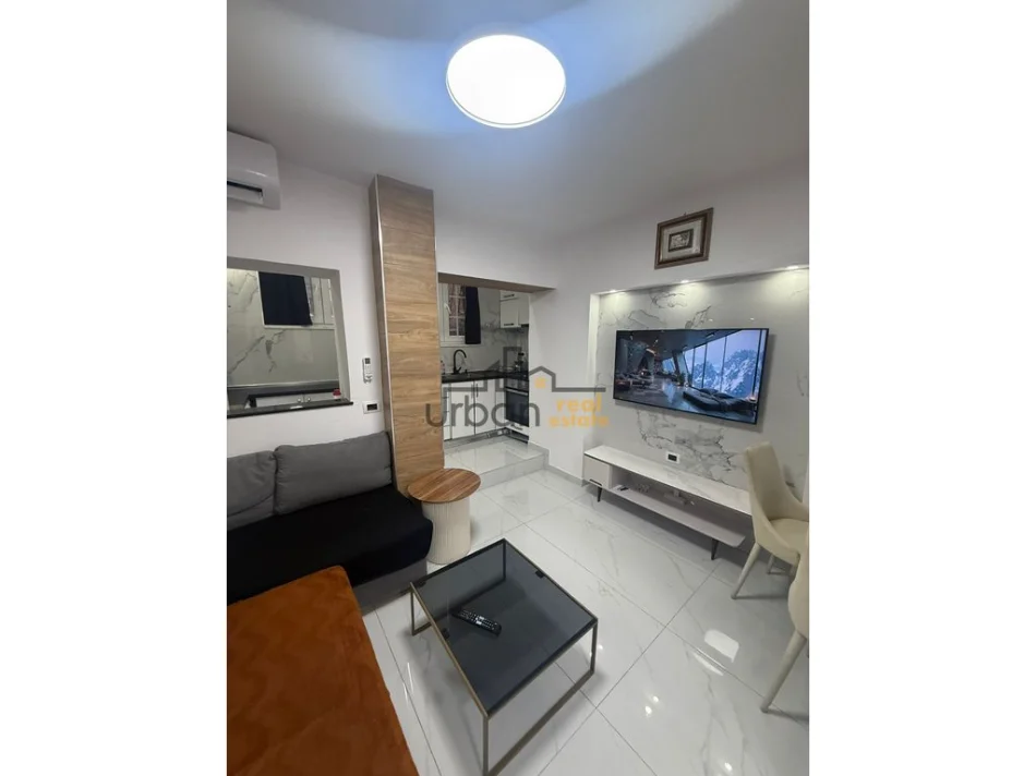 Tirane, jepet me qera apartament 1+1+Aneks Kati 1, 60 m² 450 € (Rruga e barrikadave)