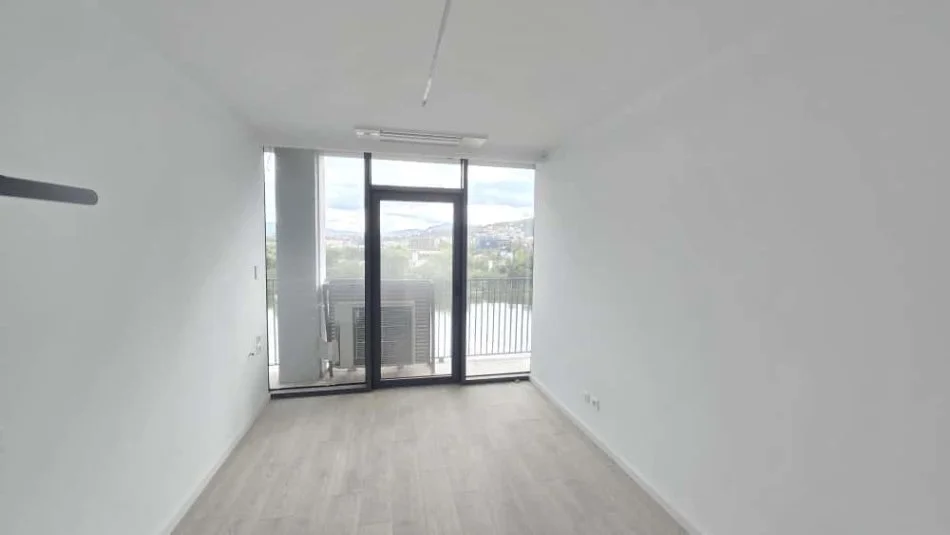 Tirane, jepet me qera apartament 2+1+Ballkon Kati 5, 130 m² 3.000 € (Liqeni Artificial)